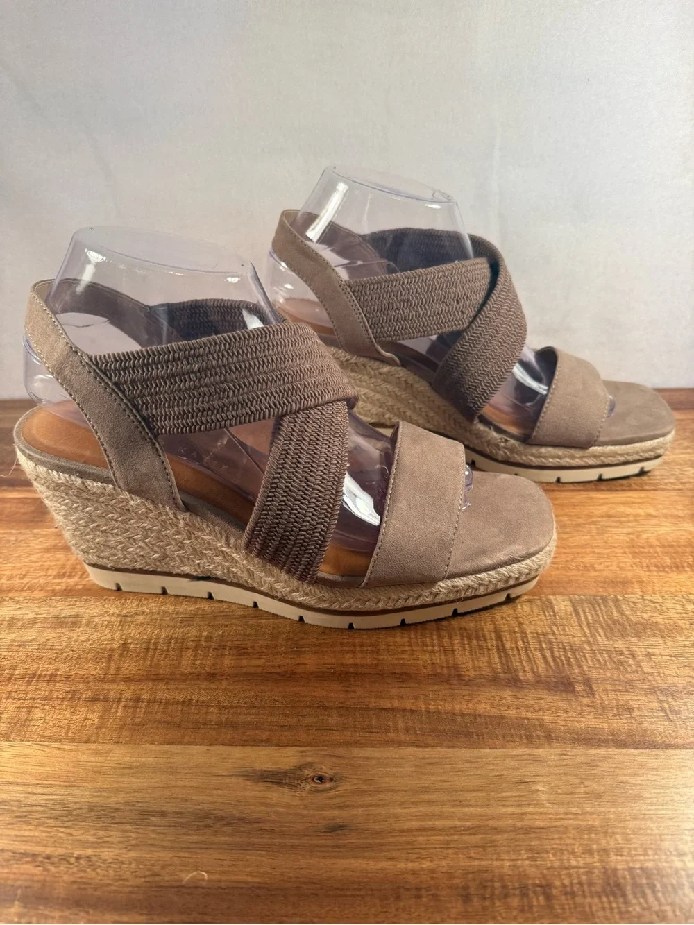 Kelly & Katie Platform Wedge Sandals in Dark Taupe Size 9